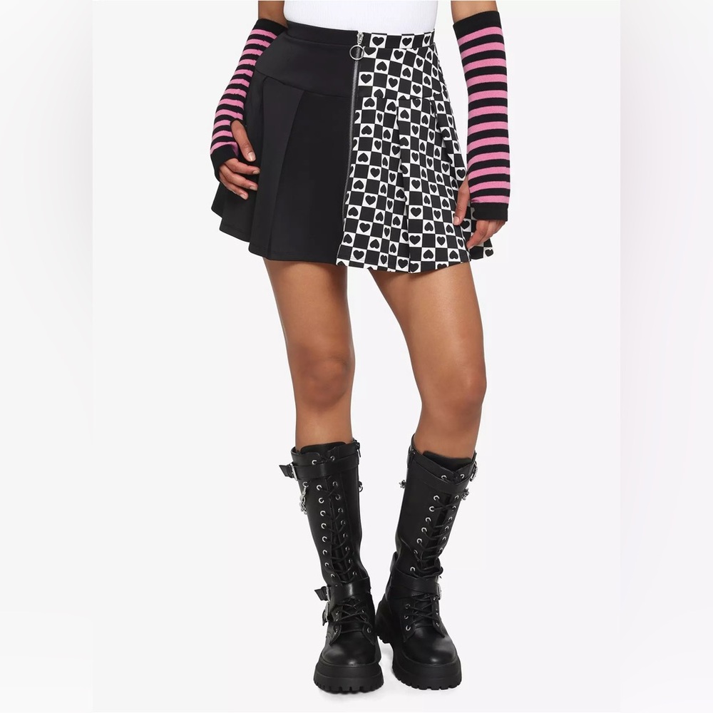 Hot Topic Black & White Checkered Heart Split Skirt